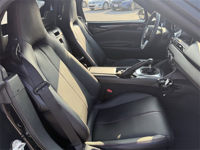 Vehicle image 10 of 21