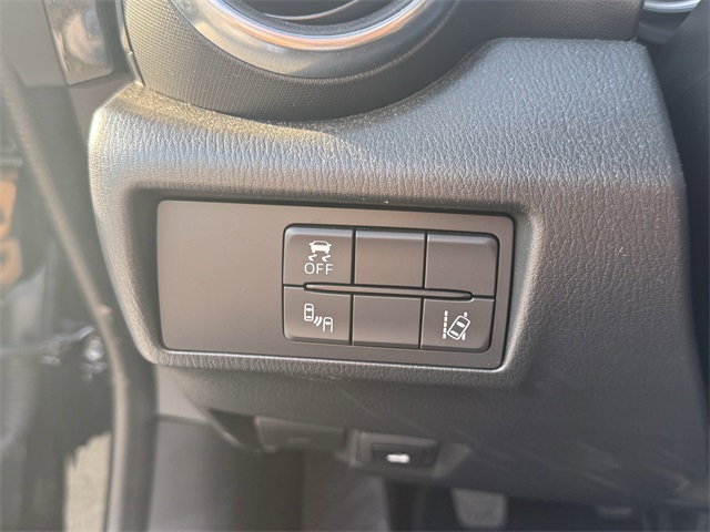 Vehicle image 18 of 21