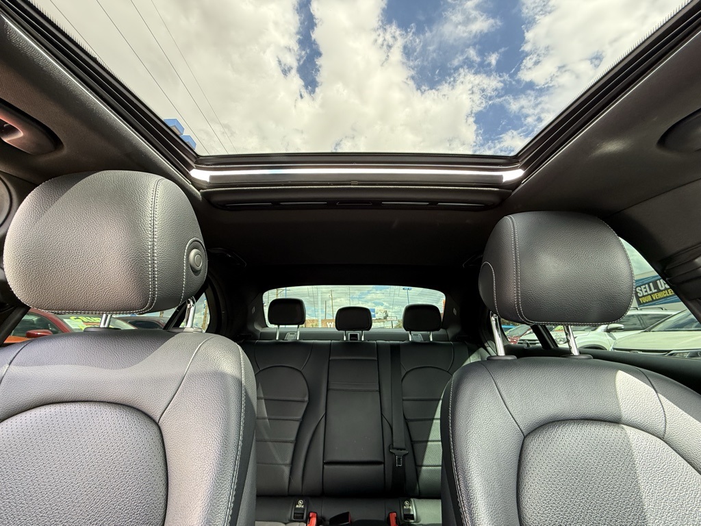 Vehicle image 21 of 26