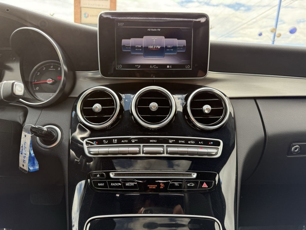 Vehicle image 24 of 26