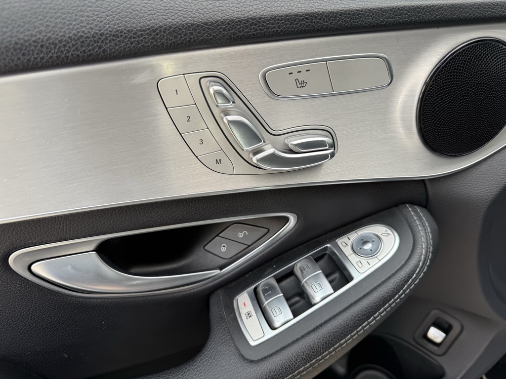 Vehicle image 19 of 26