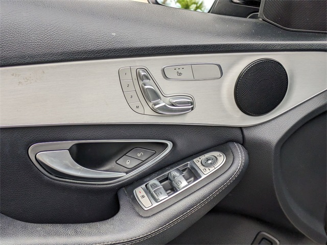 Vehicle image 21 of 32