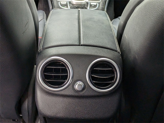 Vehicle image 23 of 32