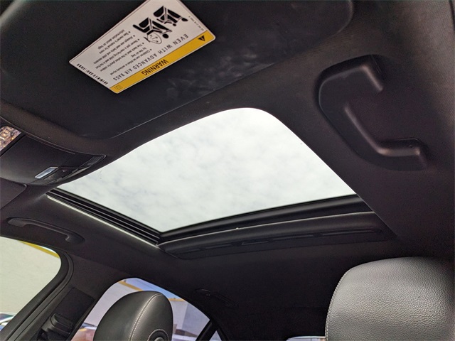 Vehicle image 22 of 32