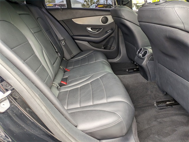 Vehicle image 27 of 32