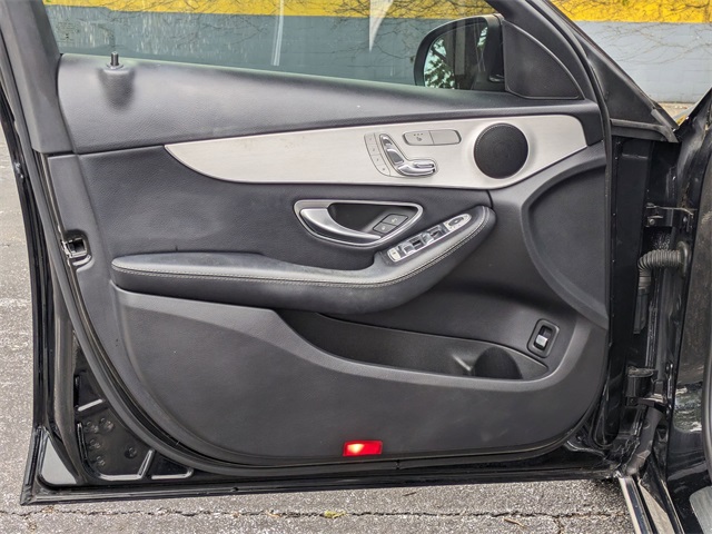 Vehicle image 9 of 32