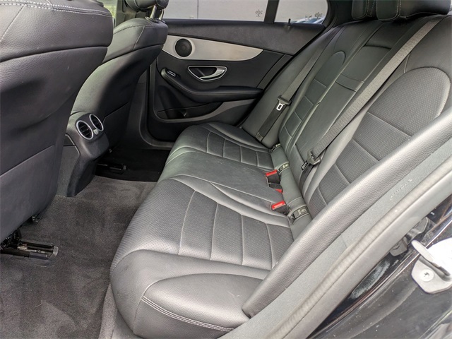 Vehicle image 25 of 32