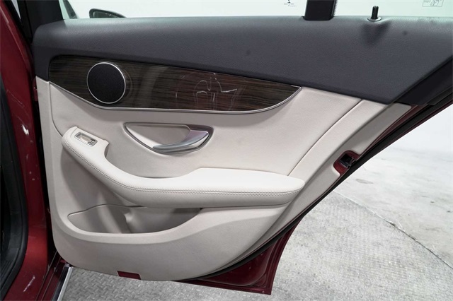 Vehicle image 28 of 34