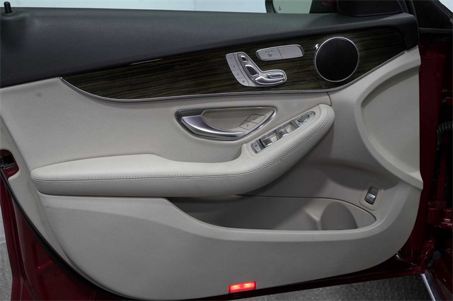 Vehicle image 24 of 34