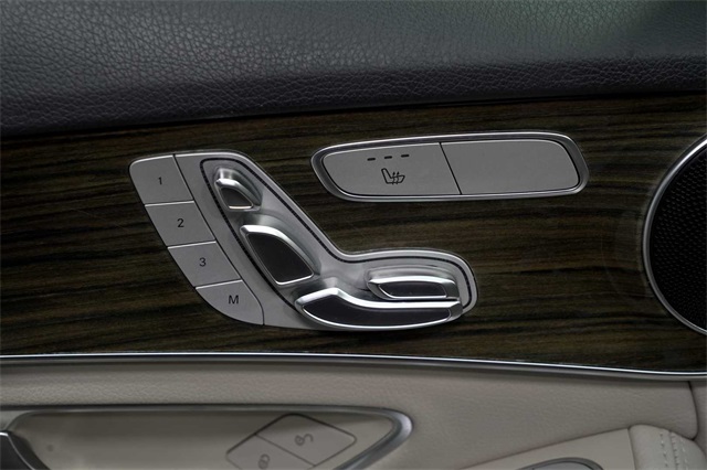Vehicle image 22 of 34