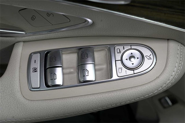 Vehicle image 23 of 34