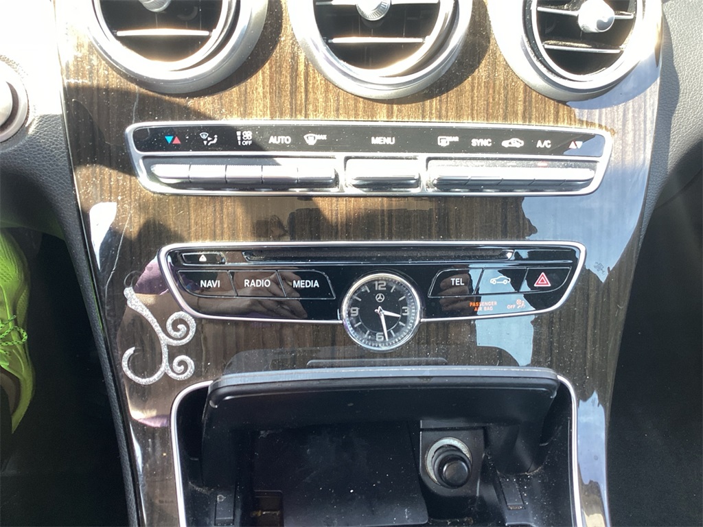 Vehicle image 23 of 25