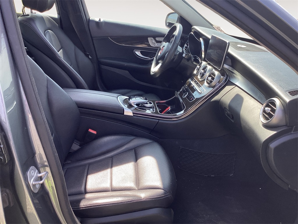 Vehicle image 15 of 25