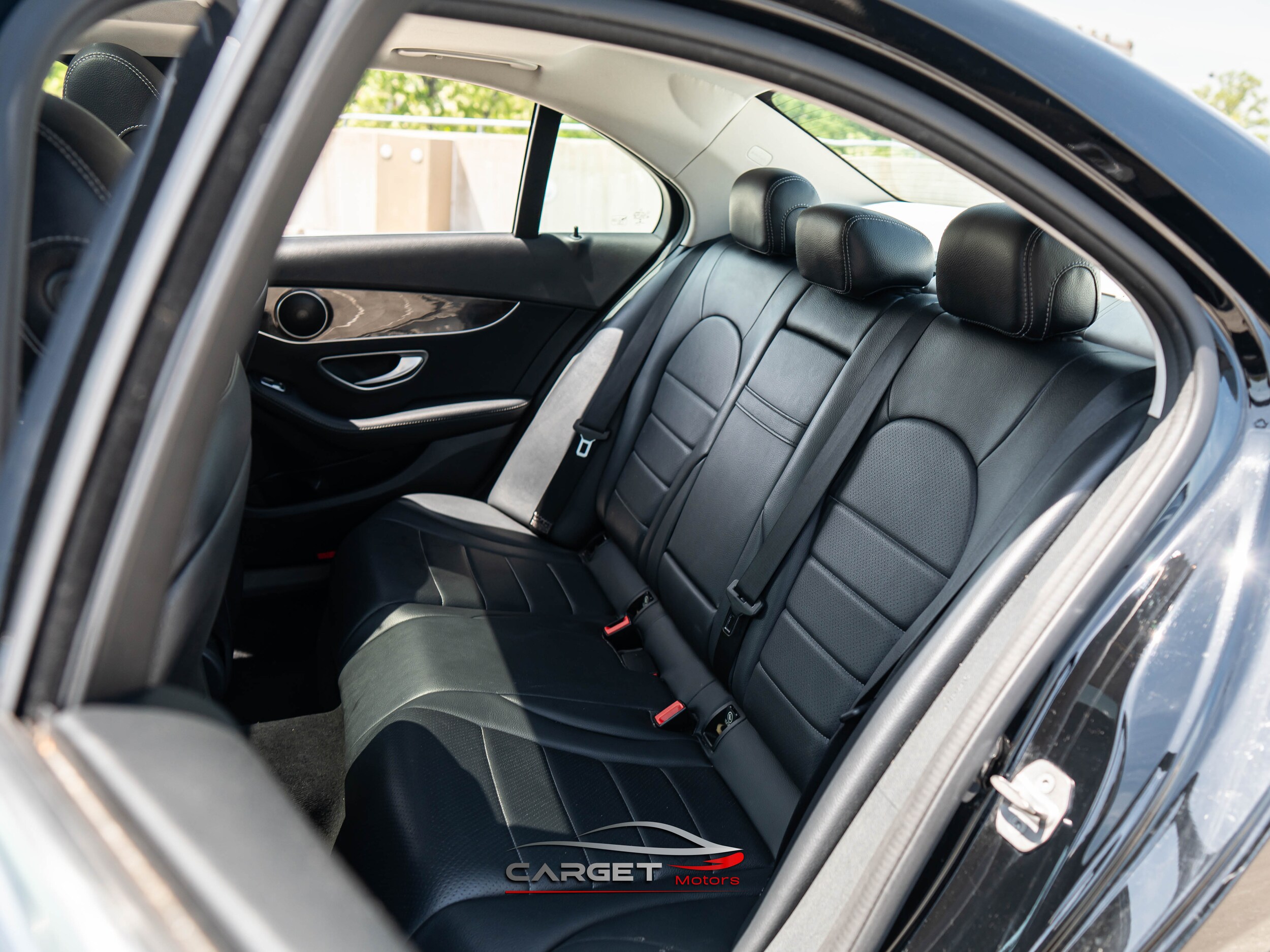 Vehicle image 19 of 51
