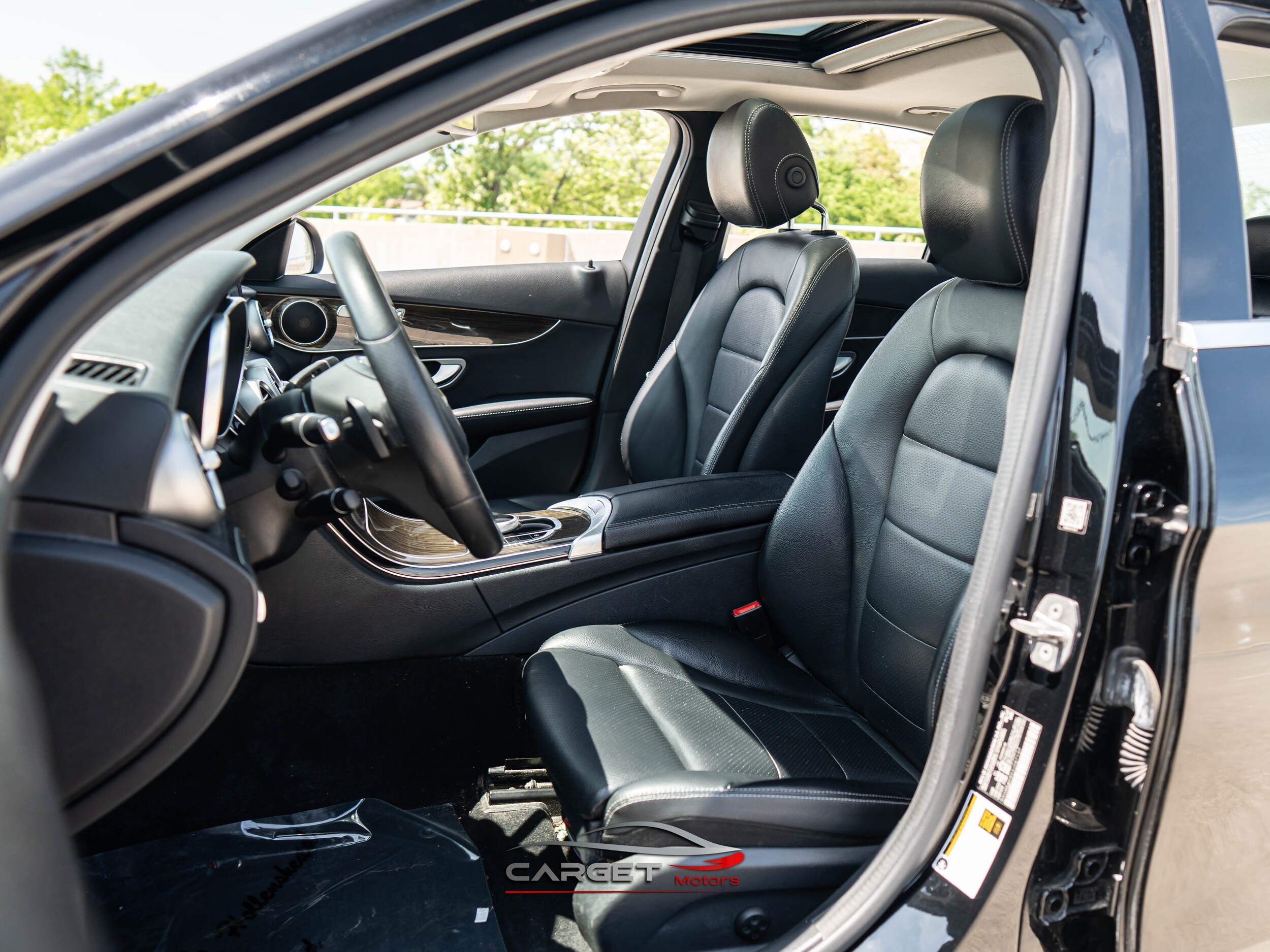 Vehicle image 15 of 51
