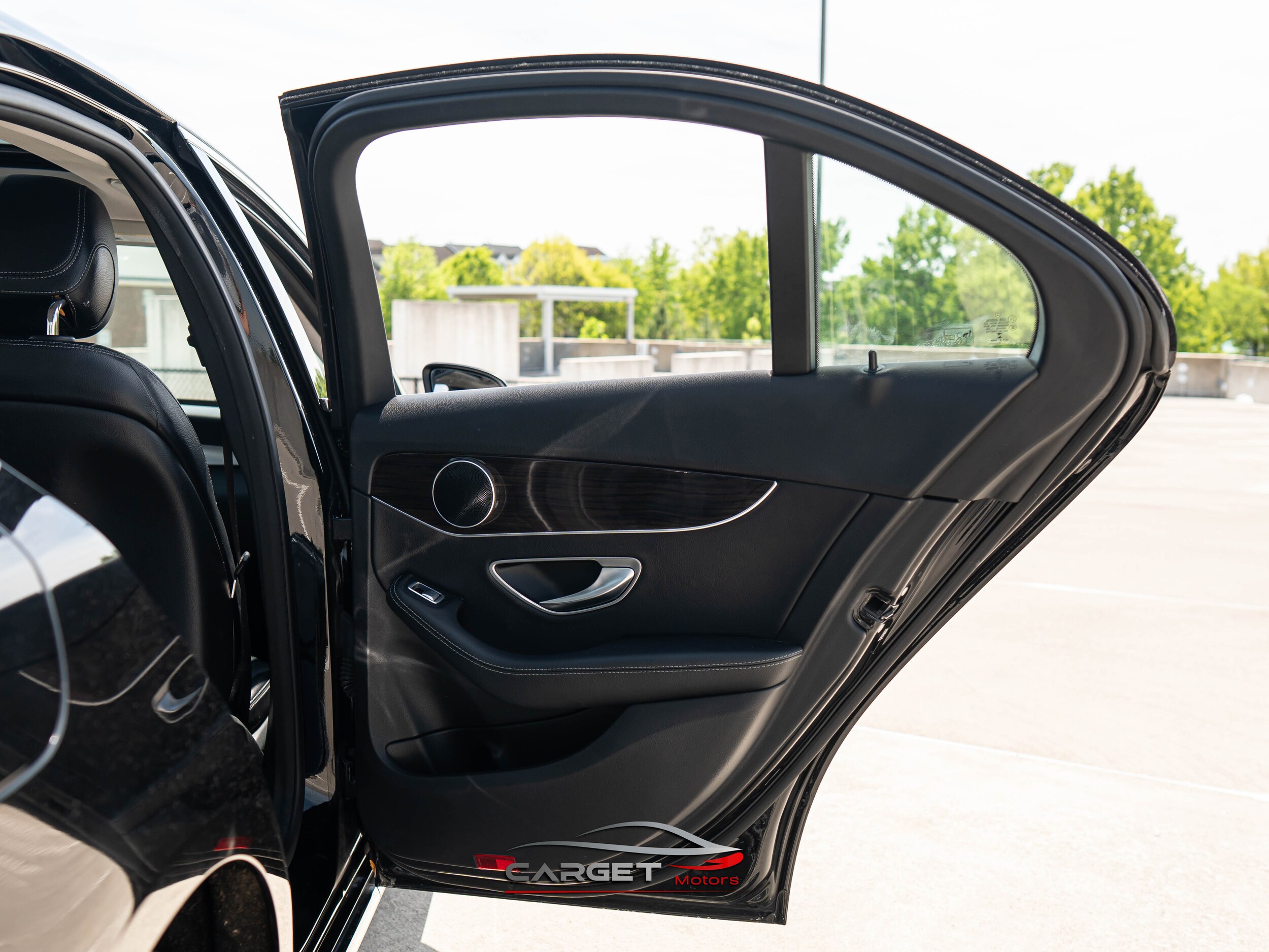 Vehicle image 43 of 51