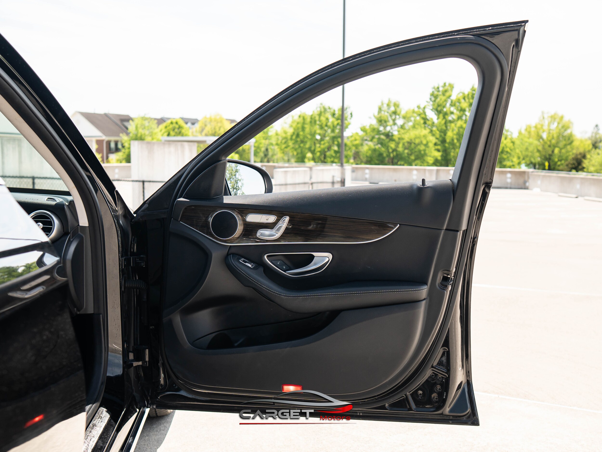 Vehicle image 41 of 51