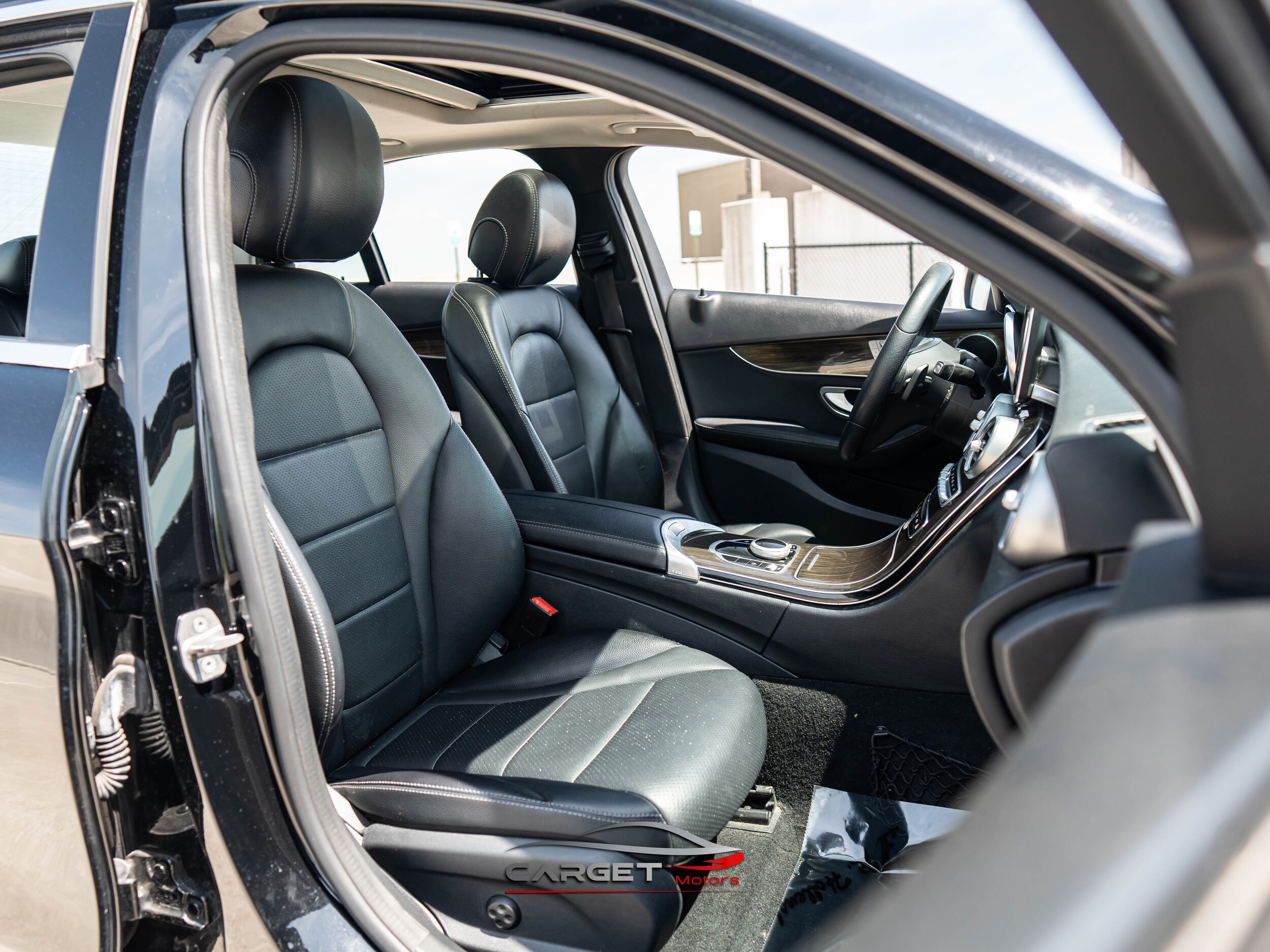 Vehicle image 16 of 51