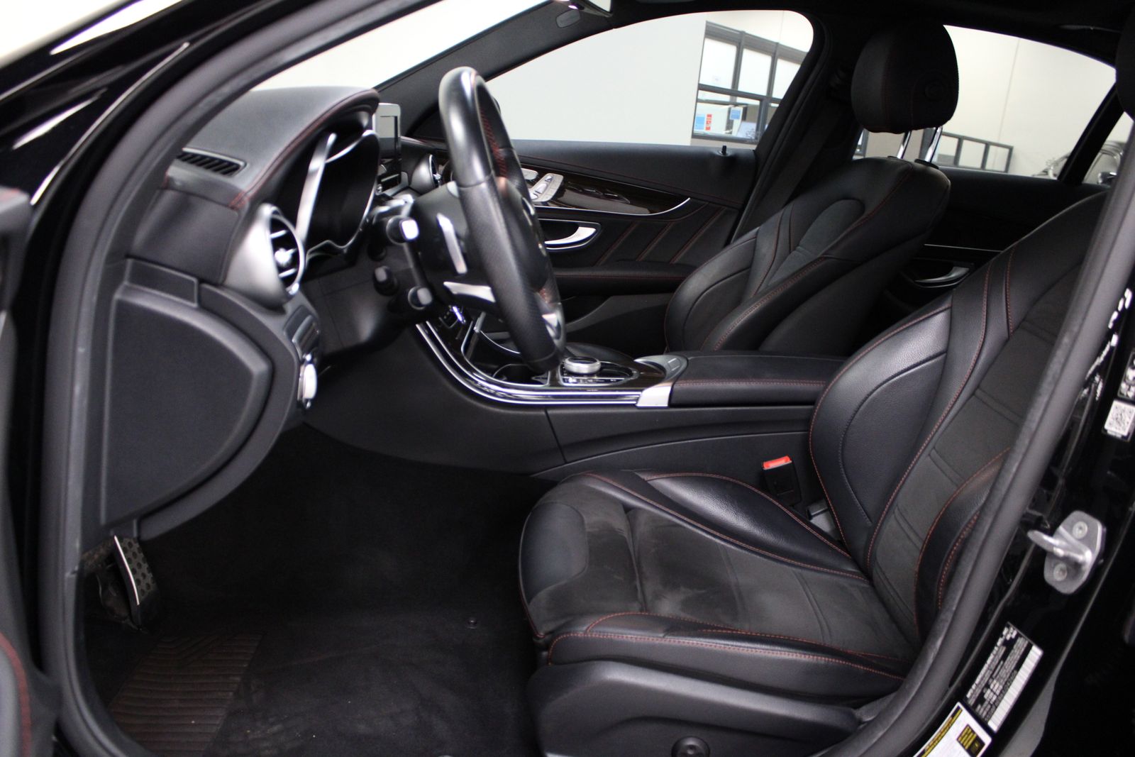 Vehicle image 23 of 35