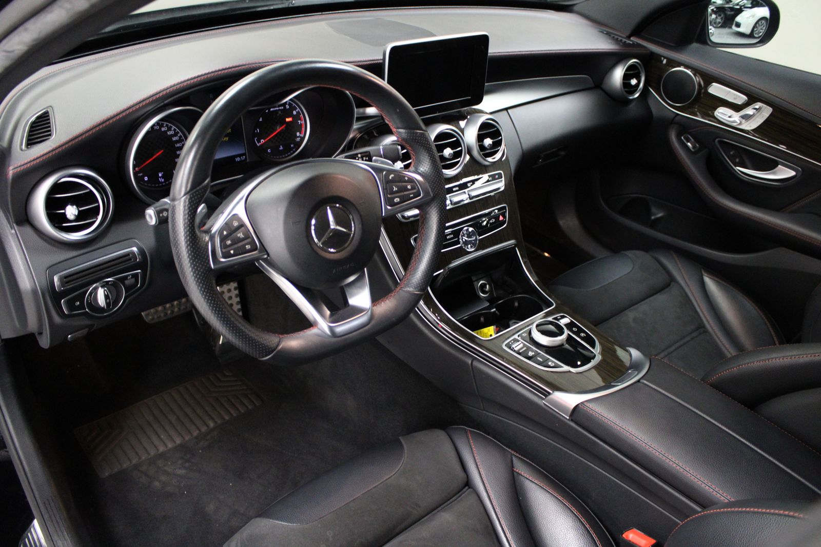 Vehicle image 25 of 35