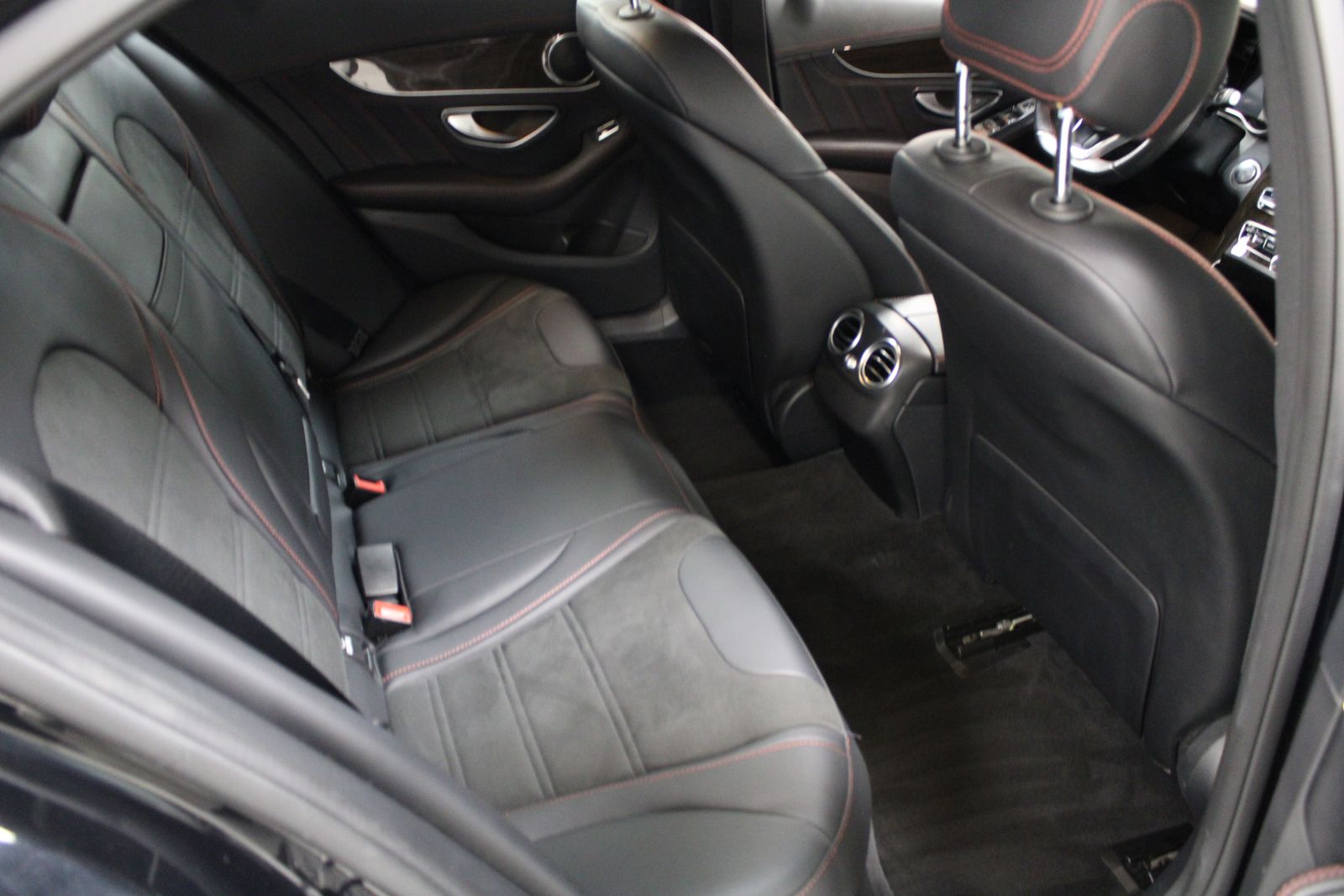 Vehicle image 19 of 35