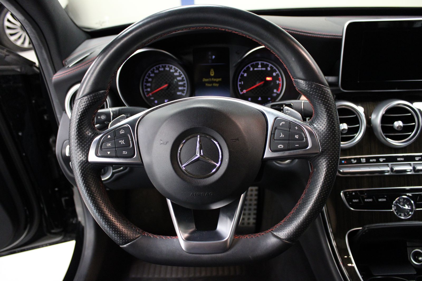 Vehicle image 27 of 35