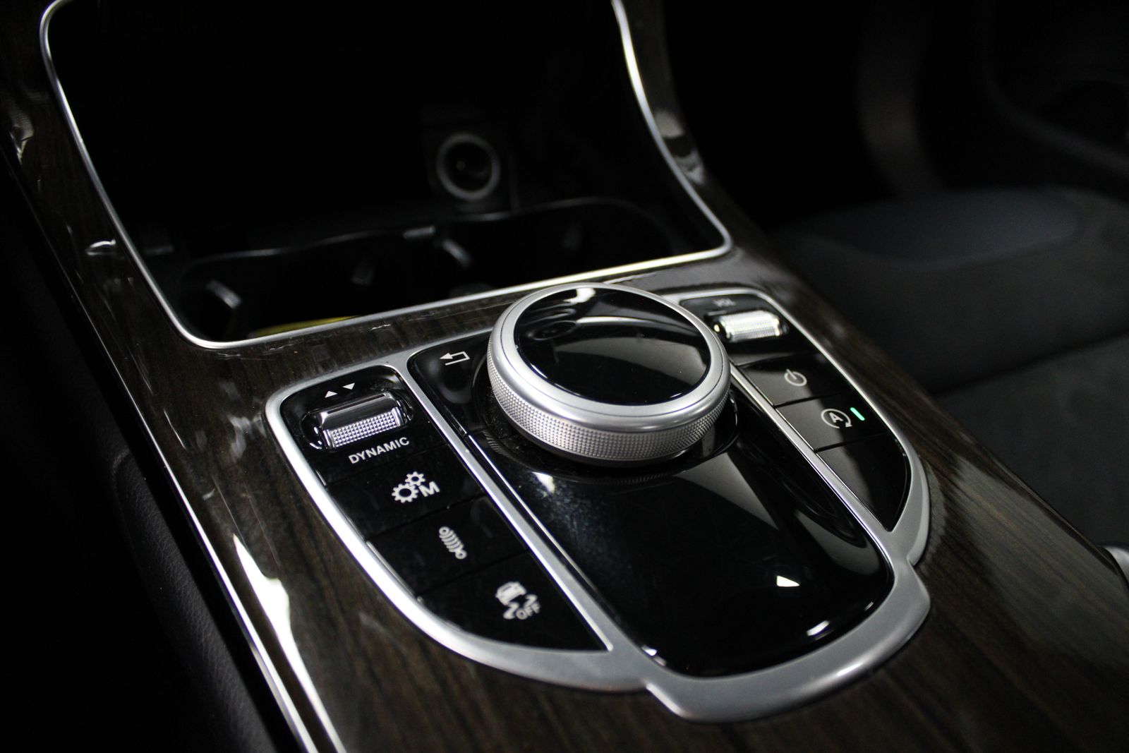 Vehicle image 33 of 35