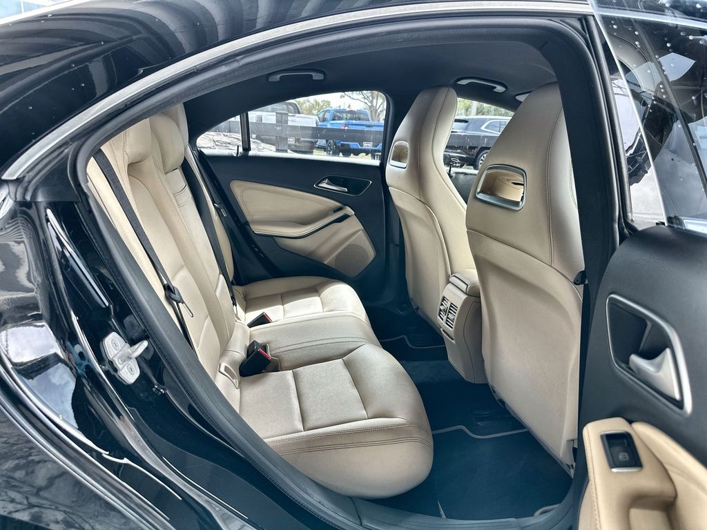 2018 Mercedes-Benz CLA 250 Image 13 of 35