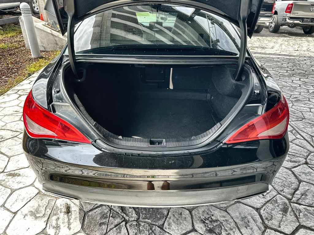2018 Mercedes-Benz CLA 250 Image 12 of 35