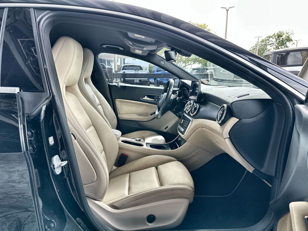 2018 Mercedes-Benz CLA 250 Image 14 of 35