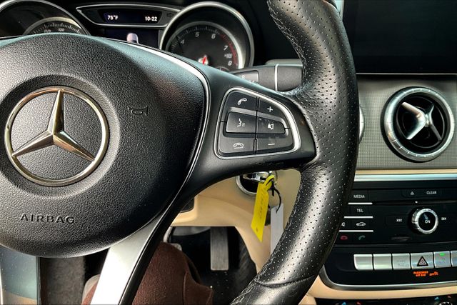 Vehicle image 18 of 33
