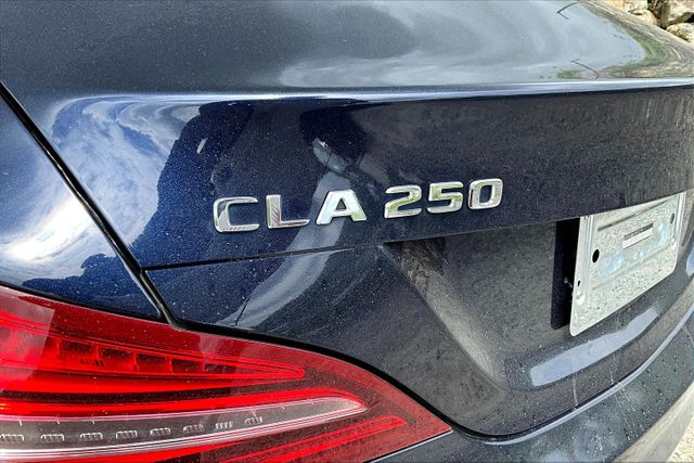 Vehicle image 10 of 33
