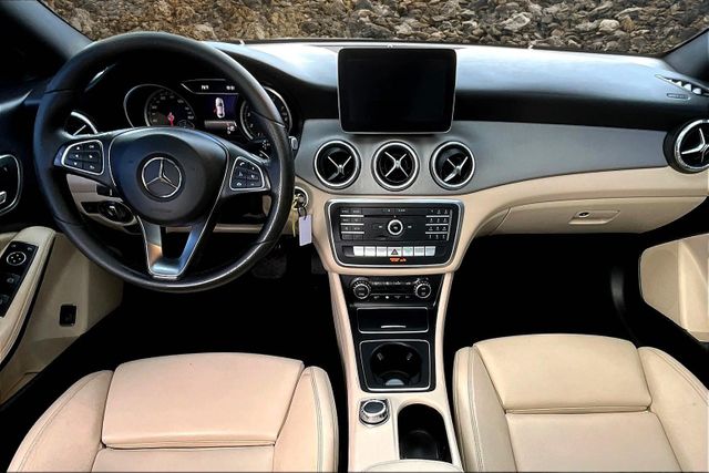 Vehicle image 15 of 33