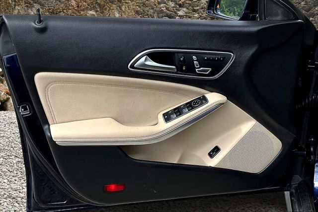 Vehicle image 22 of 33