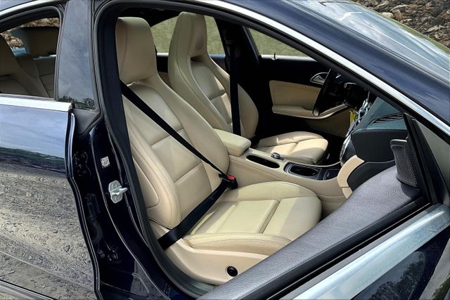 Vehicle image 9 of 33
