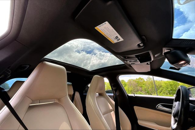 Vehicle image 21 of 33