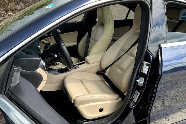 Vehicle image 24 of 33