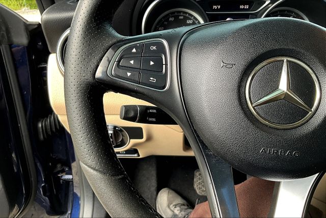 Vehicle image 17 of 33