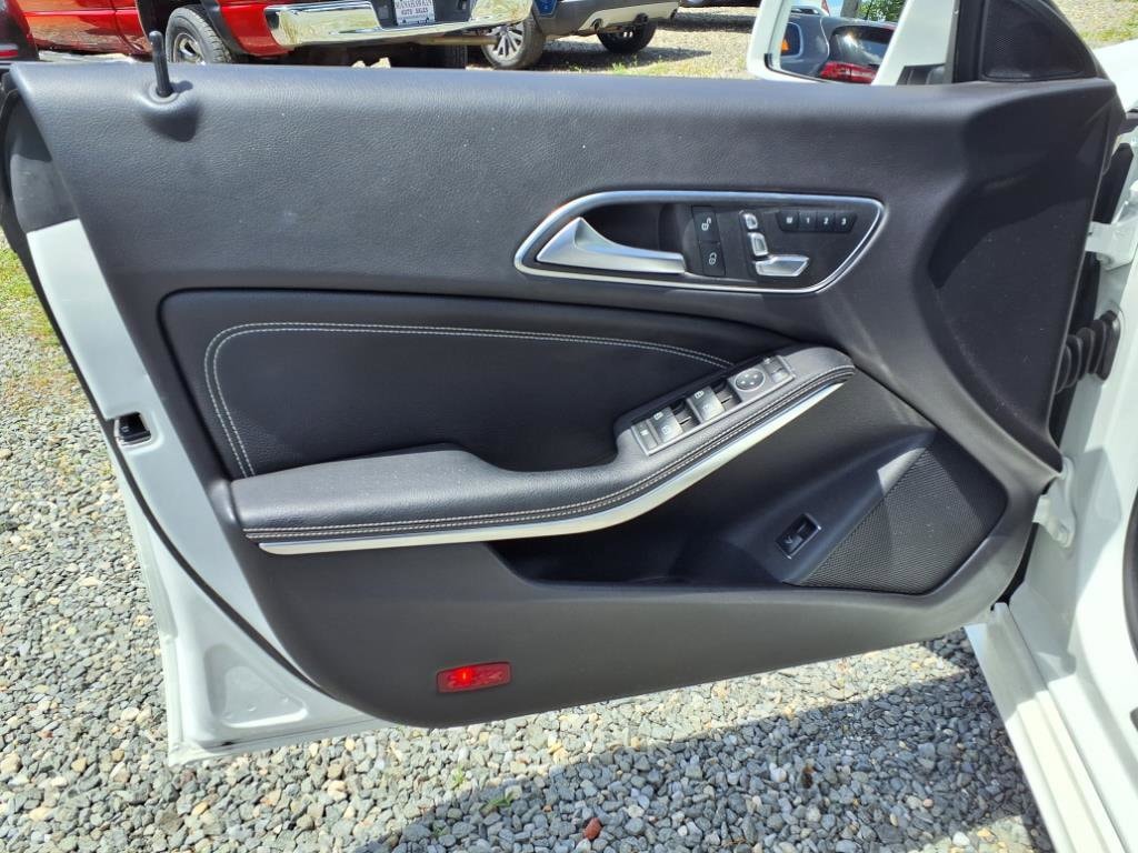 Vehicle image 22 of 36