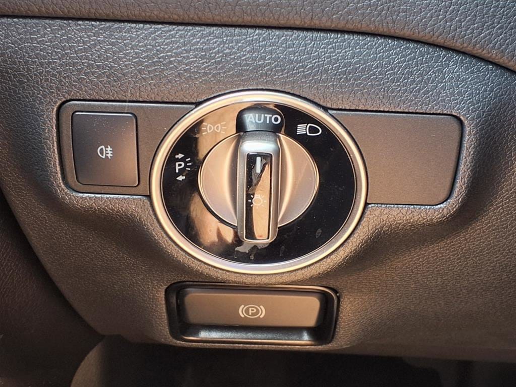 Vehicle image 26 of 36