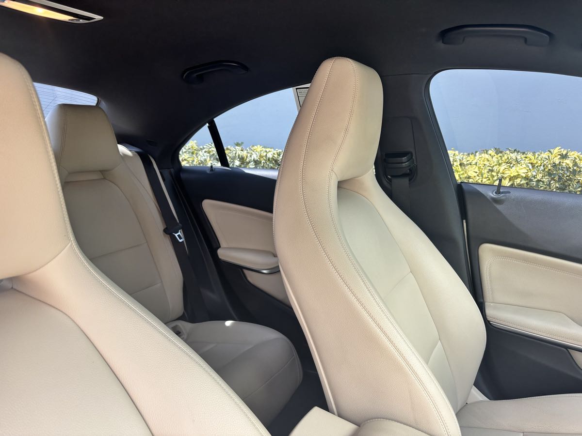 Vehicle image 11 of 23