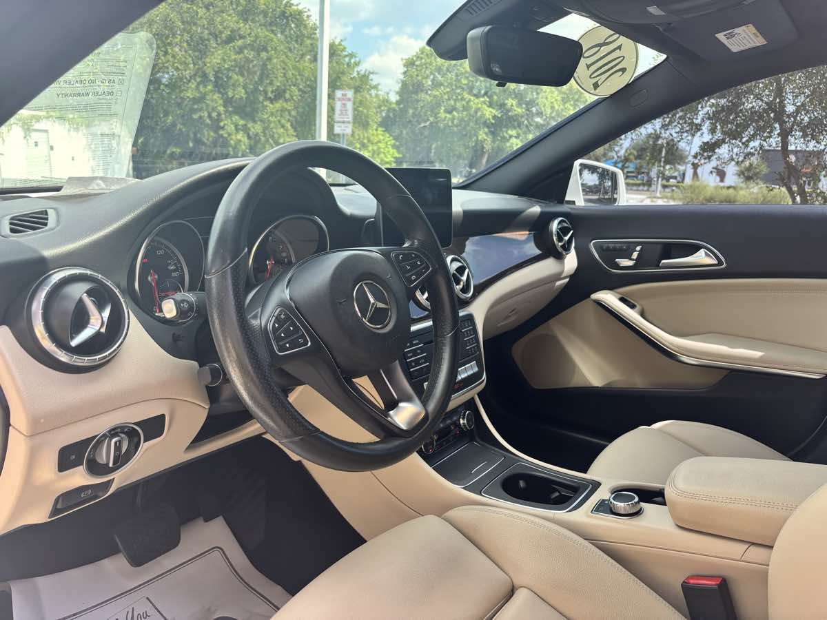 Vehicle image 17 of 23