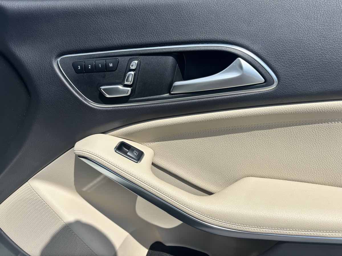 Vehicle image 13 of 23