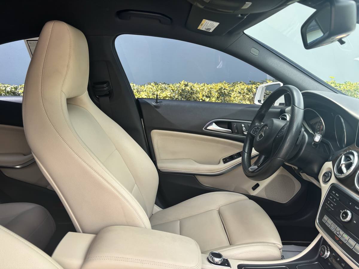 Vehicle image 10 of 23
