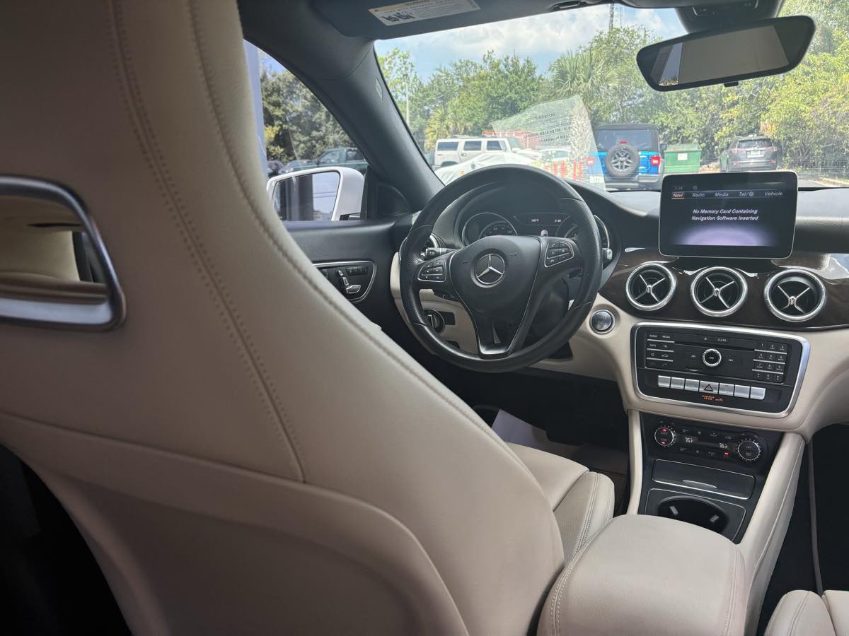 Vehicle image 16 of 23