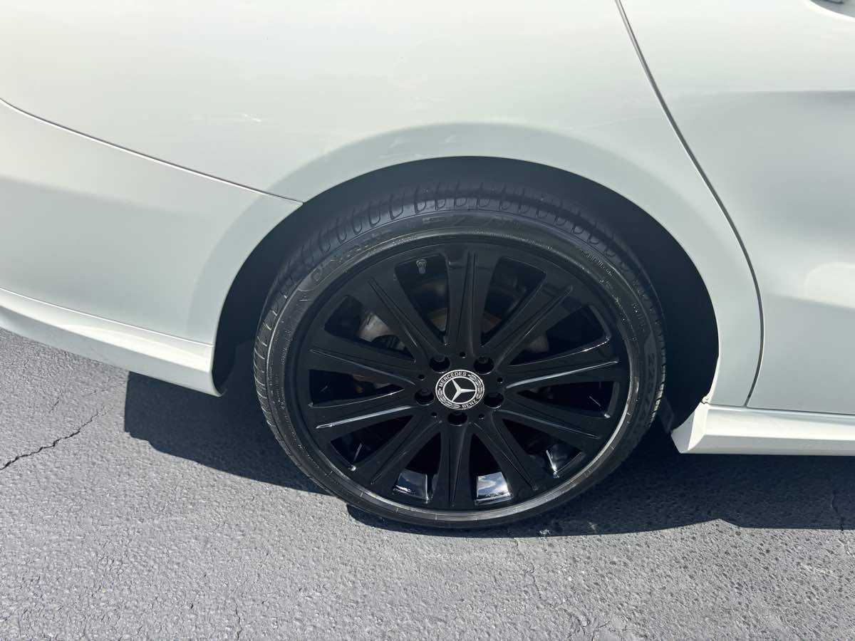 Vehicle image 9 of 23