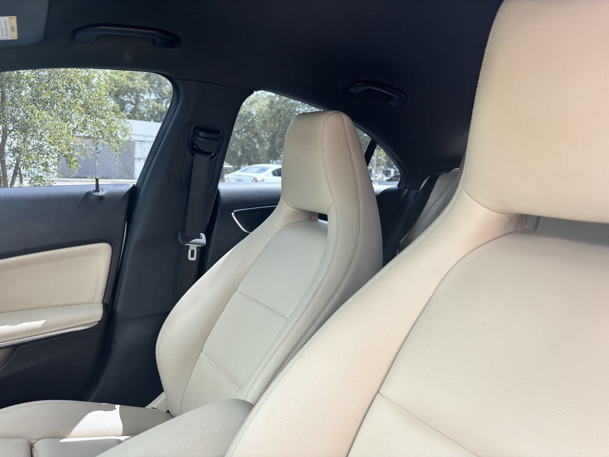Vehicle image 19 of 23