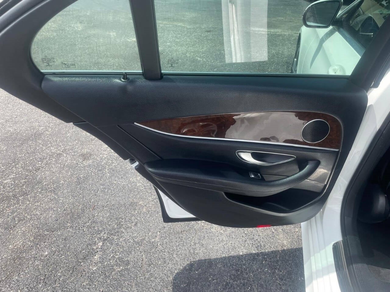 Vehicle image 33 of 47