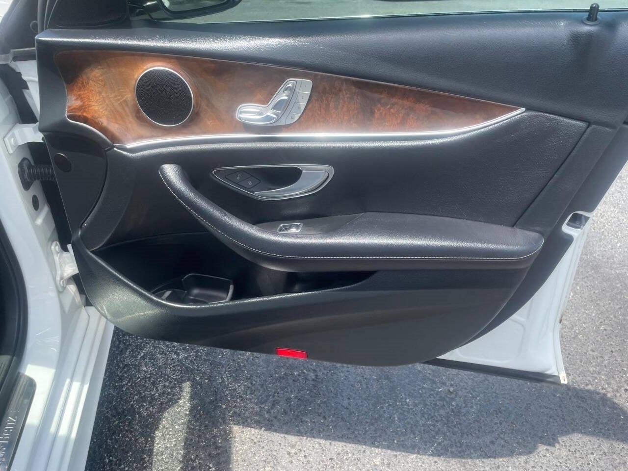 Vehicle image 23 of 47