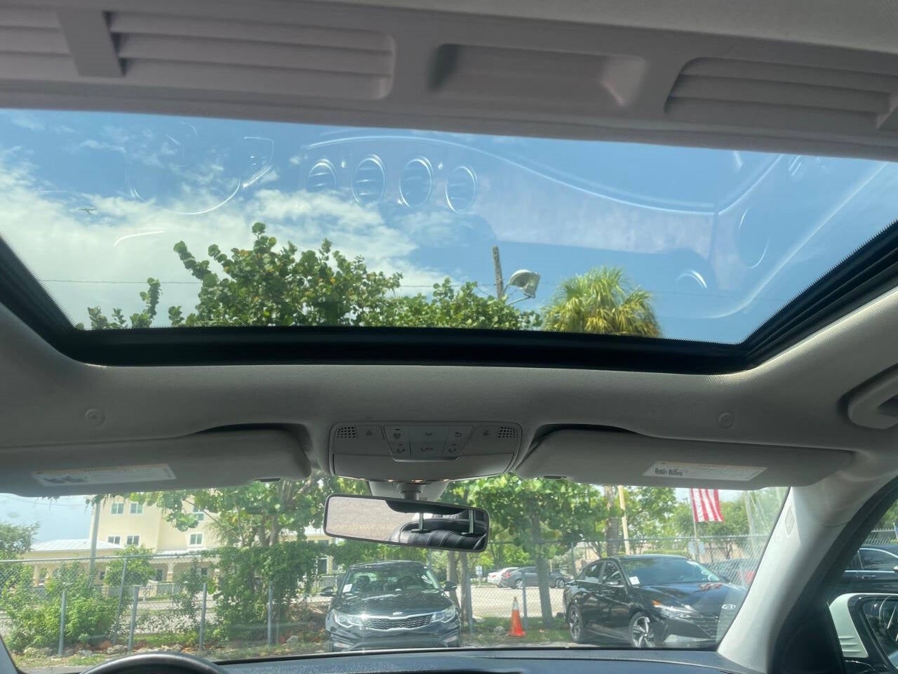 Vehicle image 22 of 47